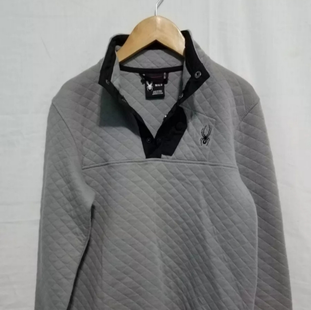 SPYDER EATHER GRAY 1/4 BUTTON FOR BOY SIZE MEDIUM